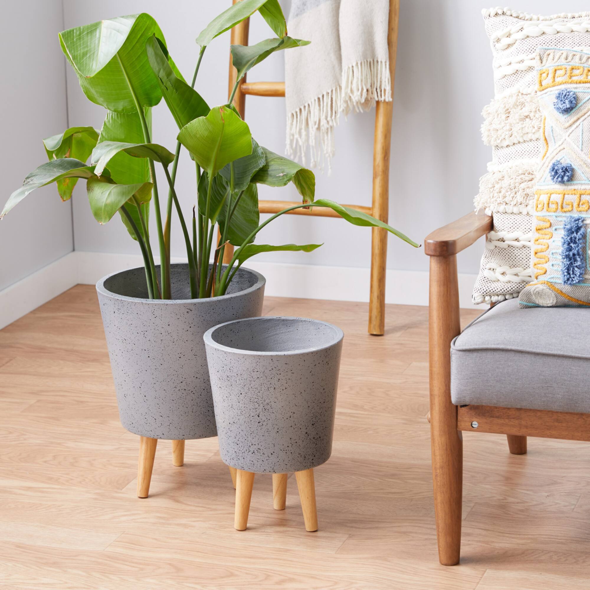 Set of 2 Grey MgO Contemporary Planter 14", 16"
